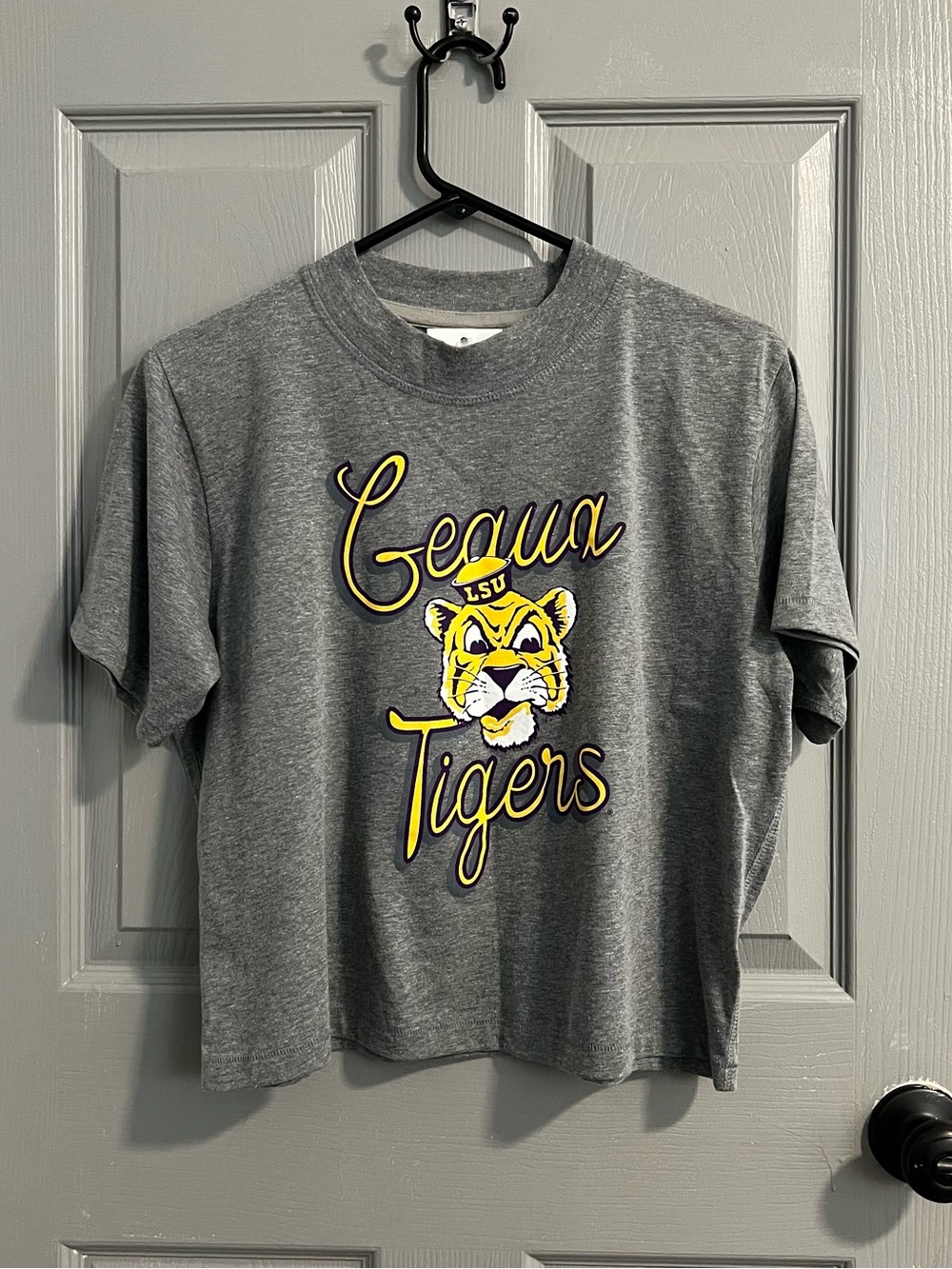 LSU Geaux Tigers Graphic Tee Women’s M Semi Cropped Fit Crewneck Football